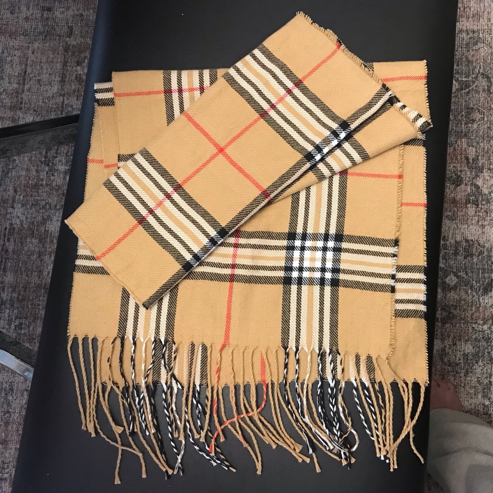 🌸 4/$20 Sale - Plaid Tan Scarf with Fringe
